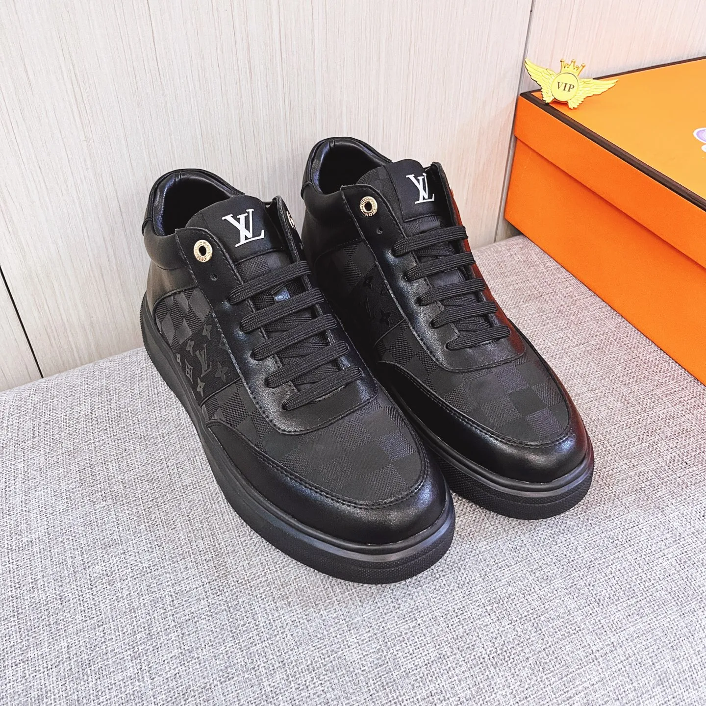 Men's shoes 💰 440 men's shoes 💰 [ LV ] 🔥 Louis Vuitton, high-end men's shoes brand official website 1:1 latest masterpiece: uppers are made of Italian imported first-layer cowhide with comfortable and breathable lining ➕ original non-slip and wear-resistant outsole 🔥, making walking more convenient and comfortable! An exclusive new model, a stunning work, a beautiful 1:1 replica [color] compared to the official quality! Create a fashionable personality to set off your uniqueness! A must-have for trendy men! Classic 🔥Size: 38-44 Color: 🔥 2⃣️colors available🔥.